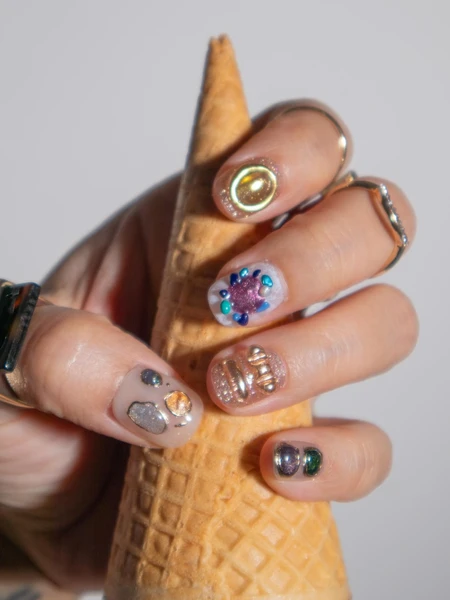 Faux ongles réutilisables inspiration nature, faux ongles premium, faux ongles courts, art d'ongles coréen, gel UV, design minéral terrestre, faux