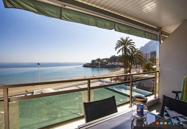 Appartement NAIMA à Calpe – 1ère ligne de la plage Fosa, pour 4 personnes, terrasse, piscine, Wi-Fi et climatisation