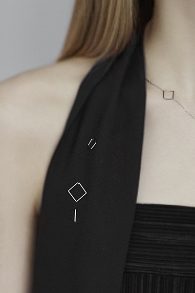 RIGHT LINE | Broche