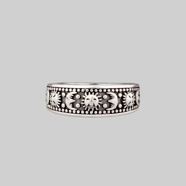 SOLAR MOON. Sun & Moon Band Ring - Silver - MEDIUM