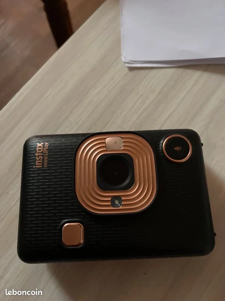 Nouveau polaroid pour remplacer le cassé :'(