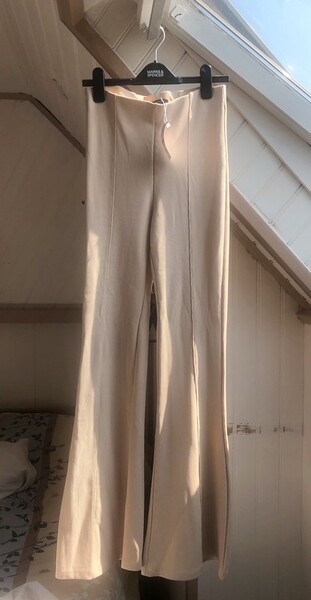 Pantalon flare à coutures (jambes évasées) couleur beige 