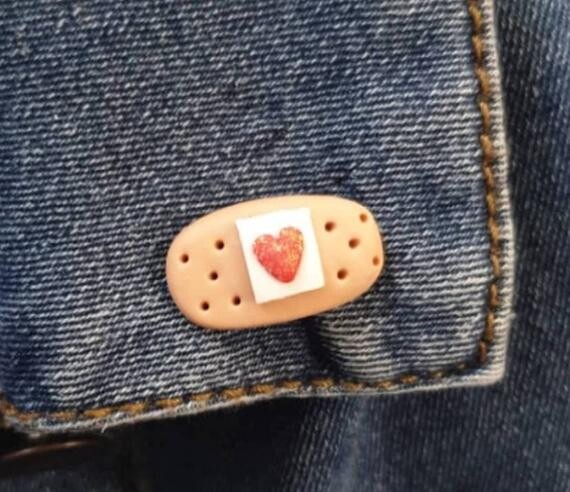 Pins pansement solidaire