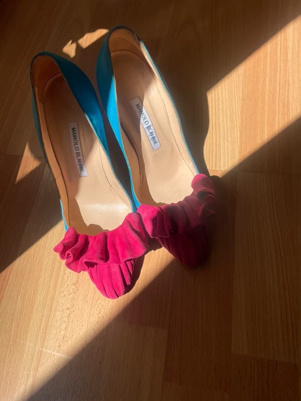 Manhole Blahnik shoes