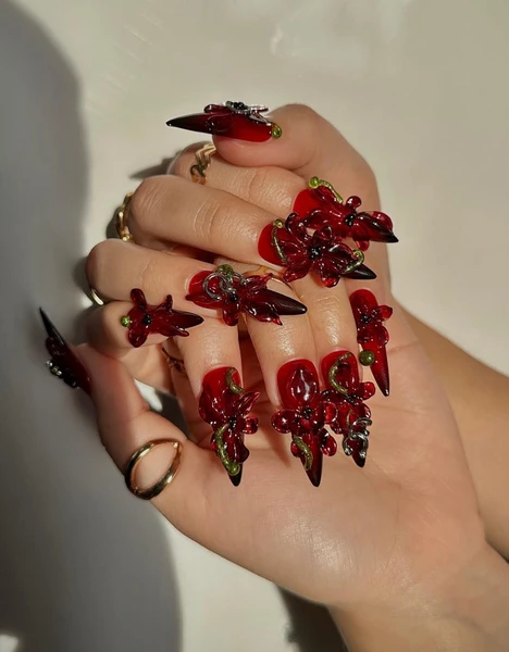 Vernis à presser floral cramoisi | Nail Art orchidée sanguine | Ongles stiletto rouges et noirs | Press-Ons Gothique Glam | Ensemble d'ongles de