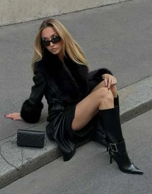 Bershka - Manteau en similicuir avec fausse fourrure contrastante - Noir