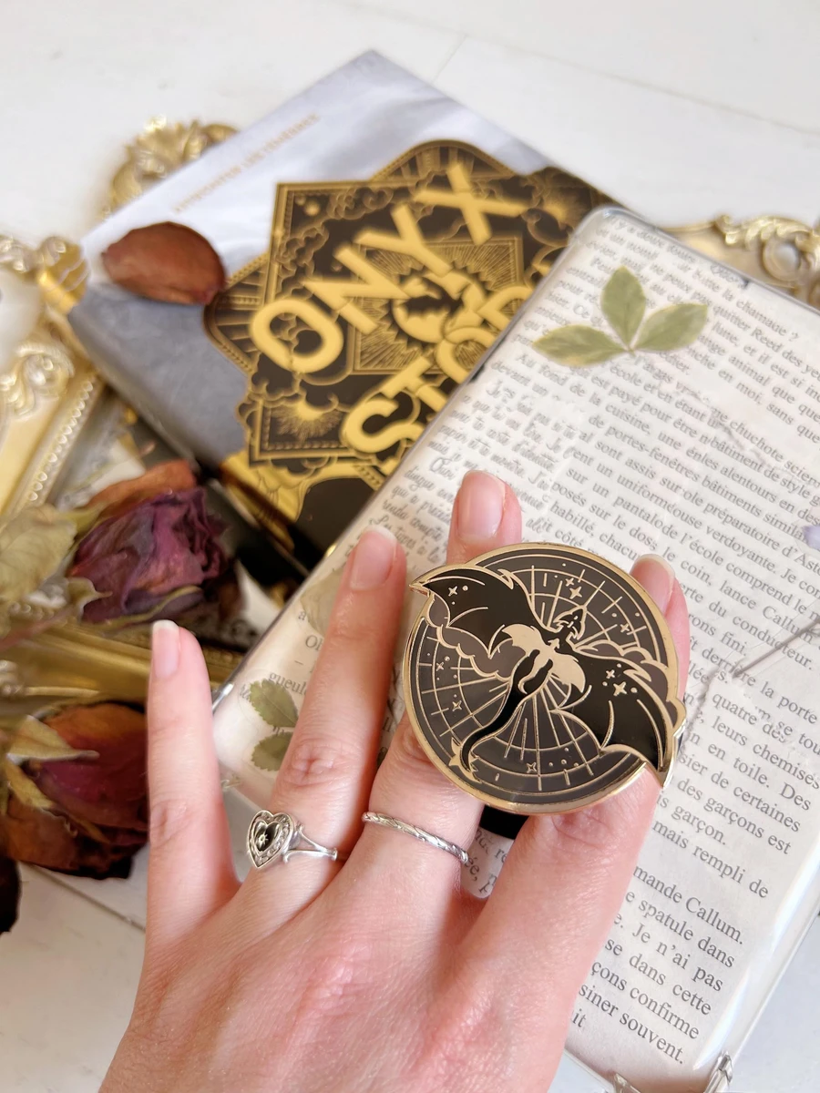 Fourth Wing Black magnetic holder grip