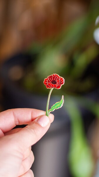 PRÉCOMMANDER Poppy Enamel Pin, Floral Pin, Flower Pin, Plant Pin, Botanical Art, Cadeau unique, Cadeau d’amitié, Cadeau pour elle, Brooch Pin