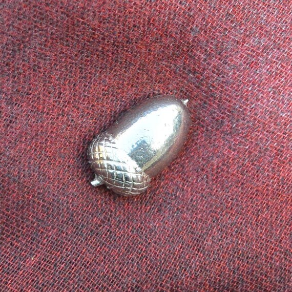 Epinglette Gland de Chêne, Pins Gland de Chêne, Cadeaux Gland de Chêne, Fait Main, en Etain, par William Sturt, Les Etains de Jumilhac