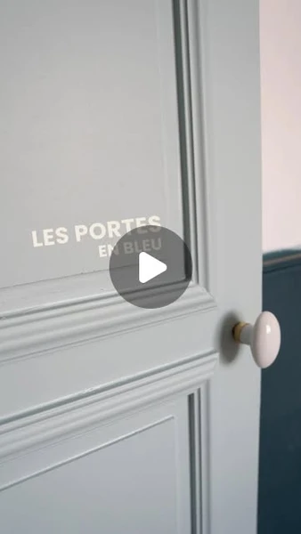 🏠 Anaïs Réno | Travaux et DIY on Instagram: "Pour apporter du cachet aux portes du couloir j’ai choisi de les peindre en bleuuu et j’aime trop 💙🩵Peinture : Pepper Mint de chez Blime en finition Laque**Peinture offerte avec amour 🫶🏻#deco #pourtoi #avantaprès #reno #peinture #now"