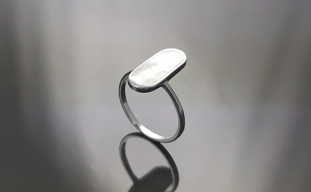 White Oval Ring, Sterling Silver, Genuine Mother of Pearl Shell, Flat Stone Ring, Minimalist Everyday Style Jewelry, Modern Gift