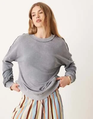 ASOS DESIGN - Sweat-shirt torsadé au dos avec envers brossé et coutures apparentes - Bleu délavé