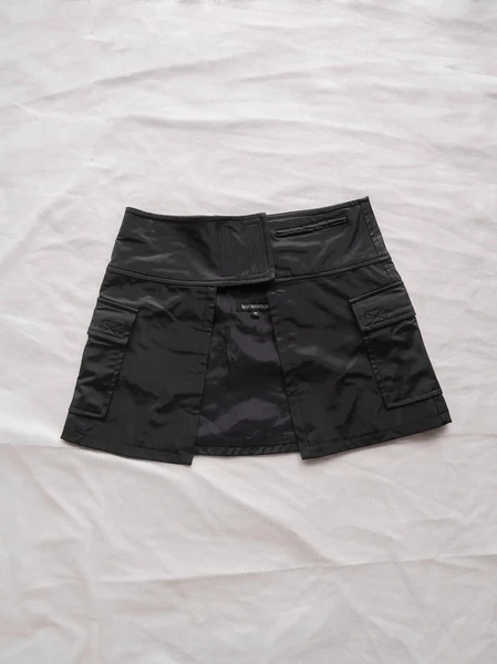 ceinture sur jupe ouvert devant gorpcore streetwear sportwear
