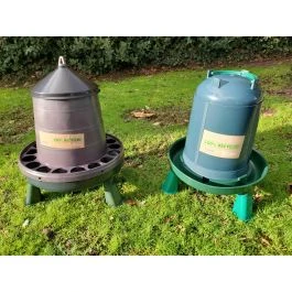 Kit abreuvoir 5L et mangeoire 4Kg volailles à pieds en plastique recyclé Eco