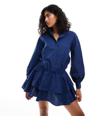 ASOS DESIGN - Robe chemise courte à jupe à ourlet volanté - Bleu marine rayé | ASOS
