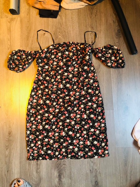 Robe à fleurs manches ballons épaules dénudées TAILLE S