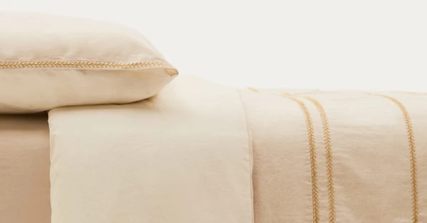 Set Linara de housses de couette et taies d'oreiller en coton et lin beige pour lit de 90 cm | Kave Home France