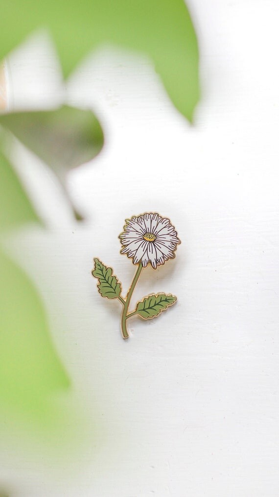 Épingle en émail Daisy, Cadeau Daisy, Épingle pour amoureux des fleurs, Badge Daisy, Épingle broche Daisy, Accessoire botanique, Épingle à sac à dos