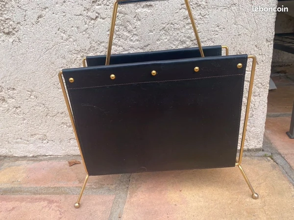 Porte revues 1950 cuir noir et laiton