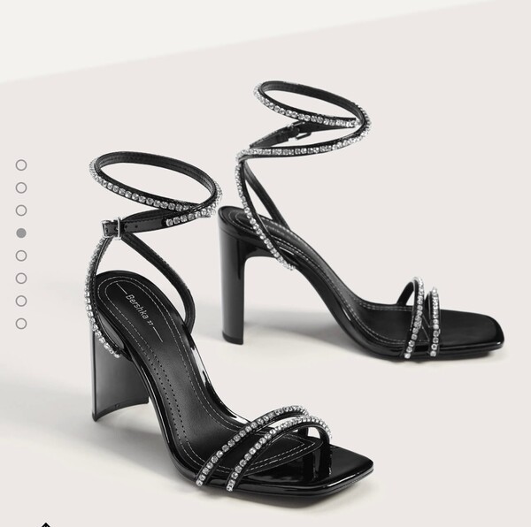 Sandales à talon avec bijoux