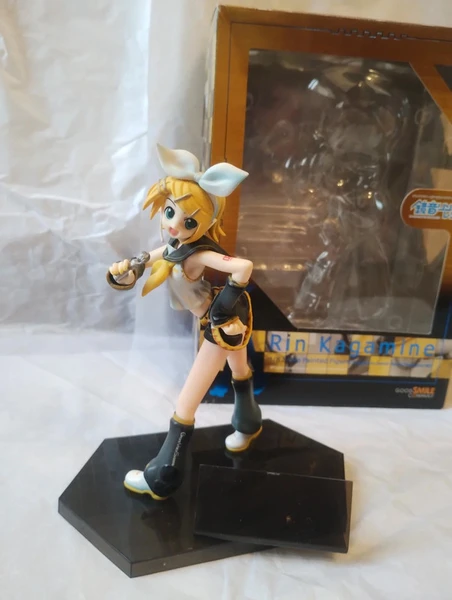 Vocaloid Rin Kagamine action figure