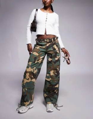 Liquor N Poker - Jean baggy taille basse avec clous et style camouflage - Multicolore | ASOS
