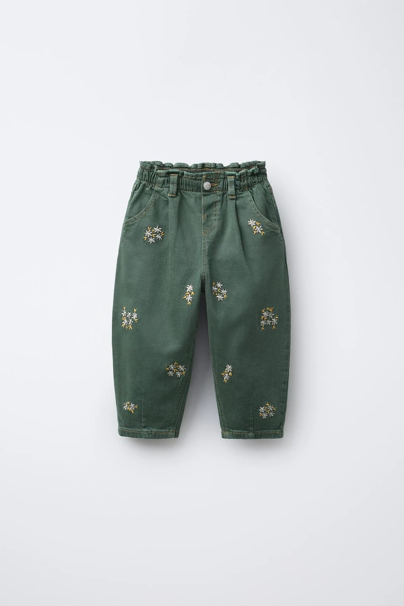 PANTALON BAGGY EN SERGÉ AVEC FLEURS BRODÉES