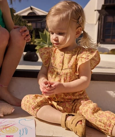 Combinaison jaune bébé fille à fleurs