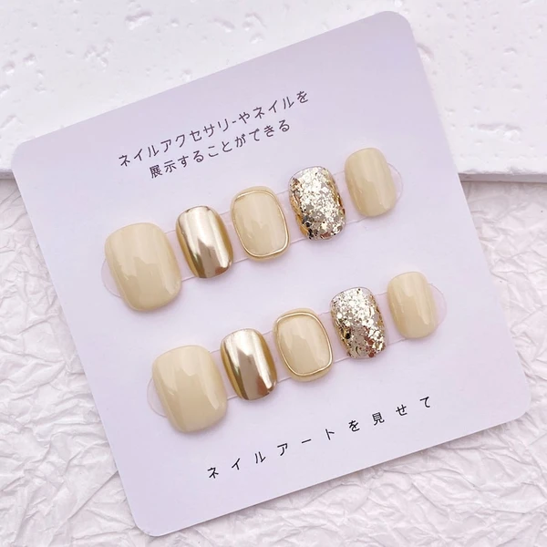 Ongles à presser champagne pailletés : nail art court en acrylique fait main