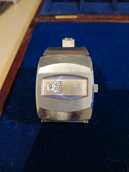 Montre  yema digital vintage