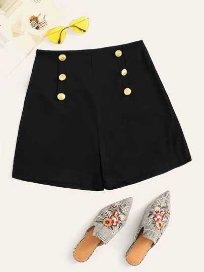 Short unicolore avec boutons
