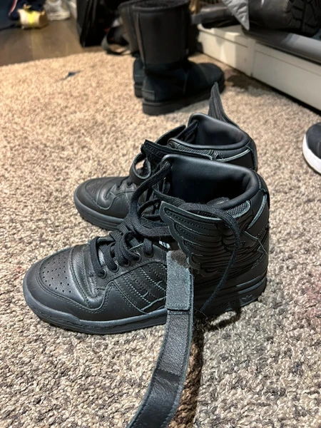 Baskets adidas Wings 38,5