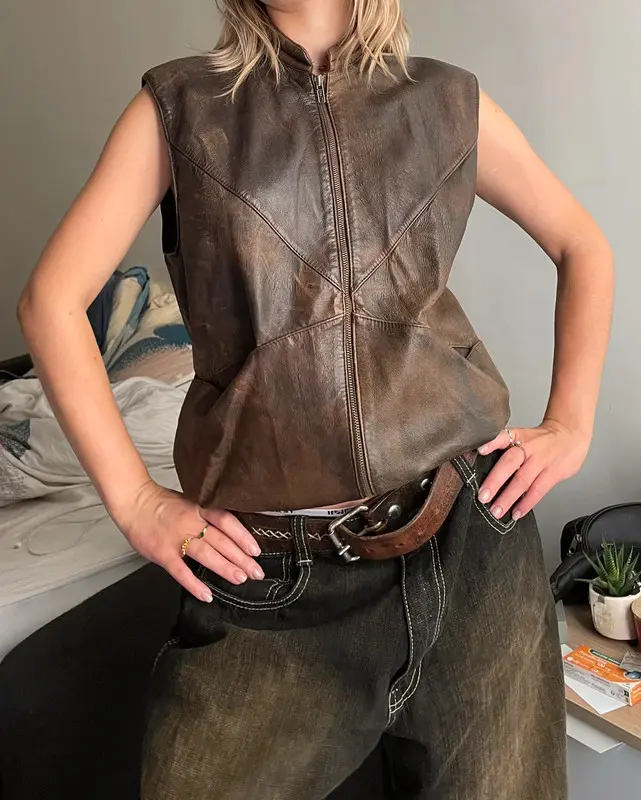 Veste sans manche en cuir marron y2k