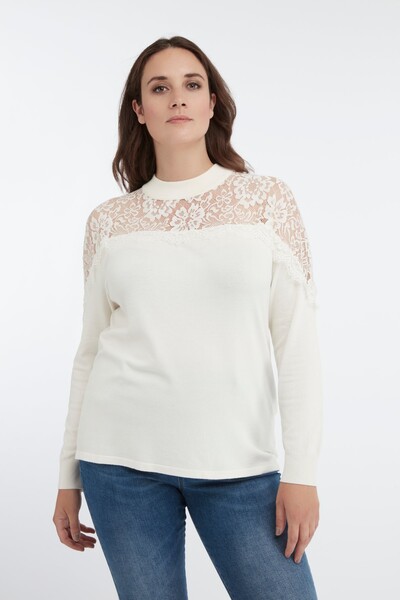 Pull avec dentelle