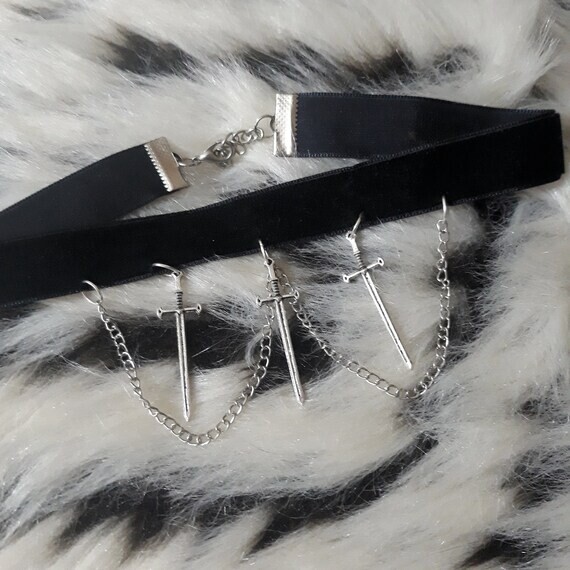 Collier goth choker réglable à l’épée et à la chaîne de velours noir