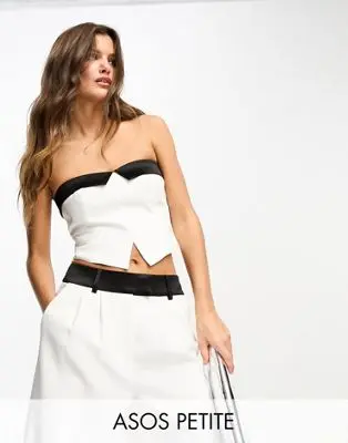 ASOS DESIGN Petite - Top bandeau style smoking - Crème