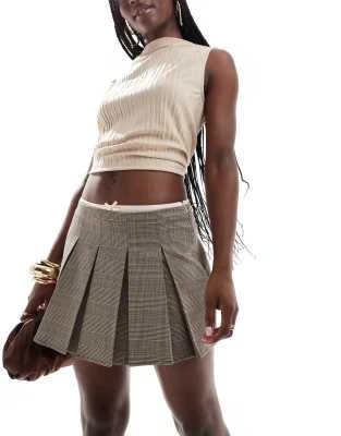 Pull&Bear - Mini-jupe plissée à carreaux avec ceinture contrastante en satin - Gris