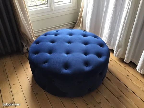 HAMPTON - Grand pouf bleu rond Made.com - velours