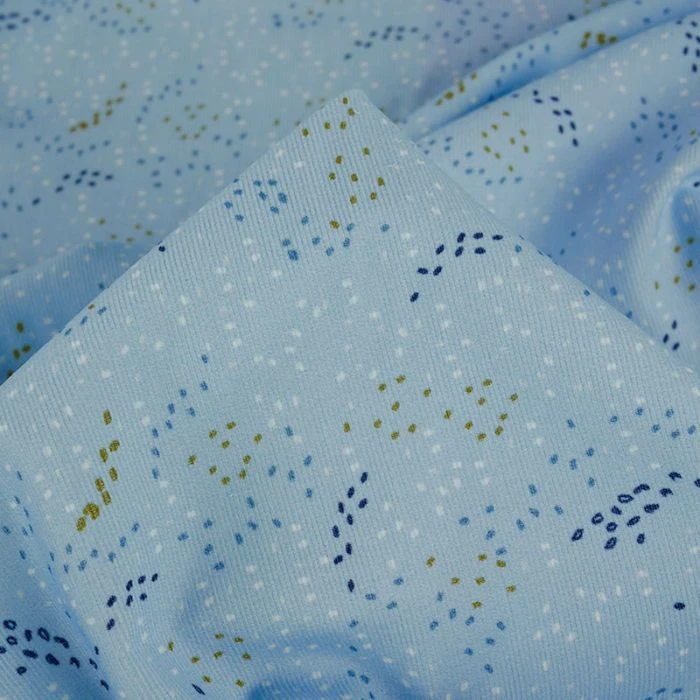Velours milleraies à motifs nuées - bleu ciel | Tissu de qualité en ligne