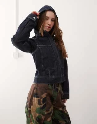 COLLUSION - Veste en jean ajustée avec capuche - Bleu brut délavé | ASOS