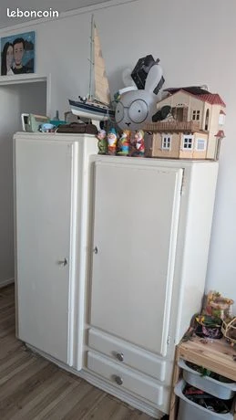 Armoire vintage avec charme de l'ancien