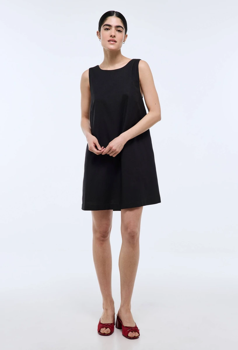 Robe courte unie, dos nu noué
