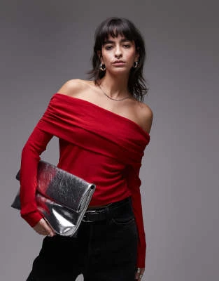 Mango - Top à épaules dénudées et manches longues - Rouge | ASOS