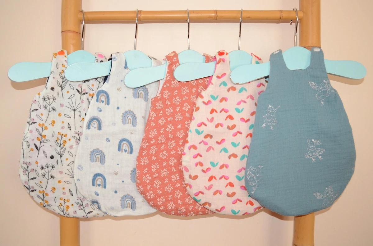 Gigoteuse, turbulette, couverture, draps pour poupée et poupon Paola Reina, Corolle, Minikane en double gaze et coton