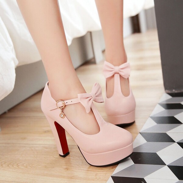 Escarpins à talons hauts avec nœud