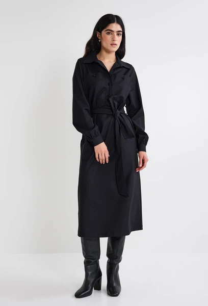 Robe cintrée unie