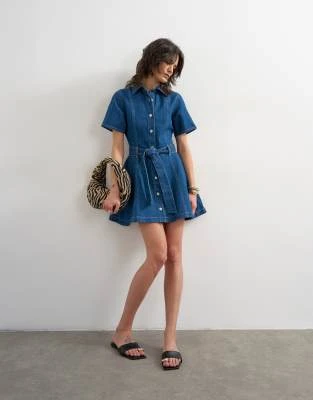 Topshop - Robe courte en jean à manches courtes avec ceinture - Indigo délavé