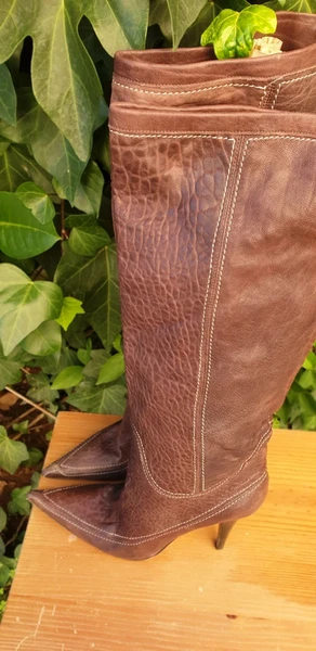 Preciosas botas karen Millen piel suave talla 40 tono marrón poco usó