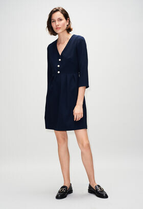 Robe col V cintrée à boutons perlés