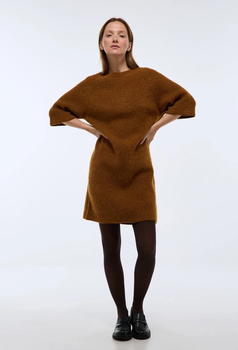 Robe manches courtes en maille contenant de l'alpaca